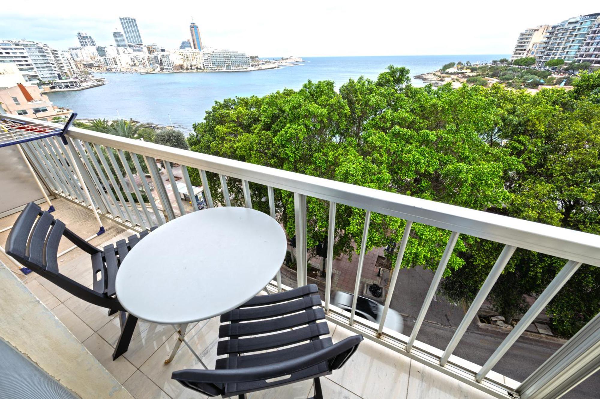 Vic- Seafront Apartment Sliema Luaran gambar